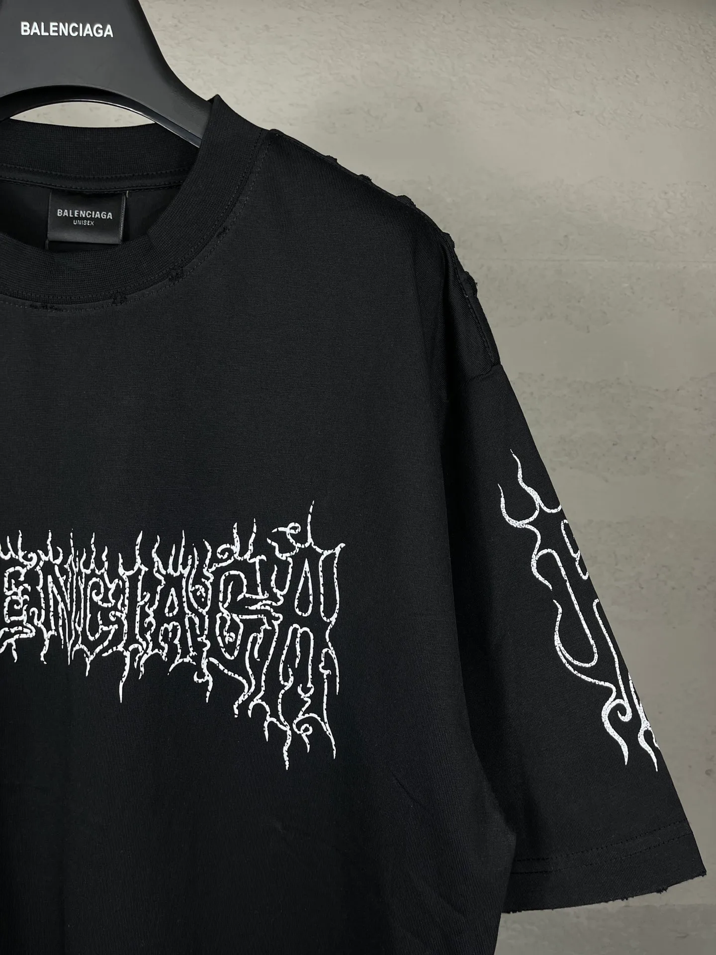 【 . Quality】BALENCI*GA/ .2024New Arrival LOGO T 。 . Authentic ， ！ ZP 。 260 ， . ， ，。 。Classic LOGO ， ， 。 . ， ， ， OS . Same Style ：BL 233303 ：Black，White，Yellow， Size：XS L